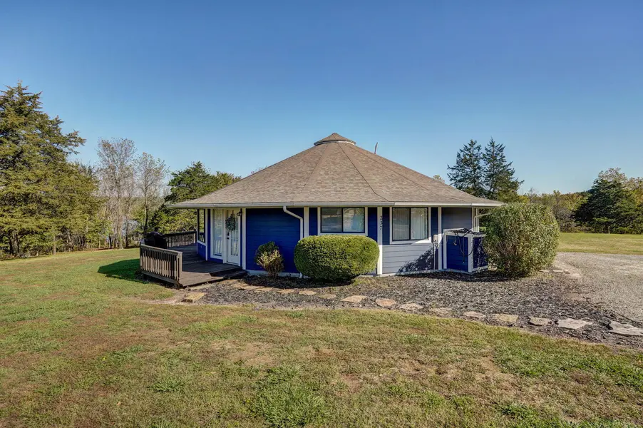 237 Daisy LN, Lampe, MO 65681