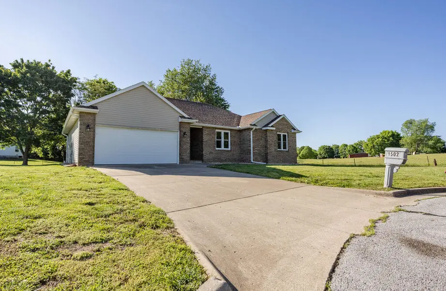 1502 S 17th AVE, Ozark, MO 65721
