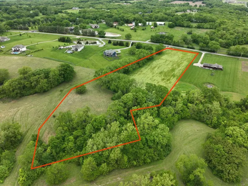 21201 E Blue Mills RD, Independence, MO 64058