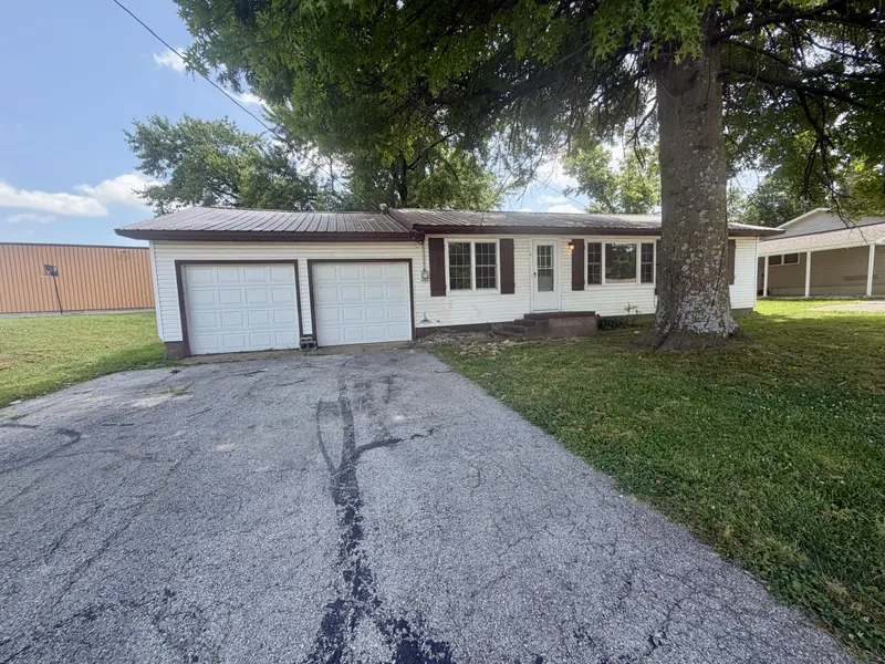4 Burgoyne DR, West Plains, MO 65775