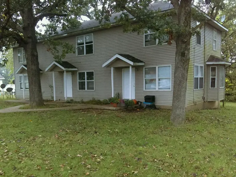 217 & 219 N Main ST, Conway, MO 65632