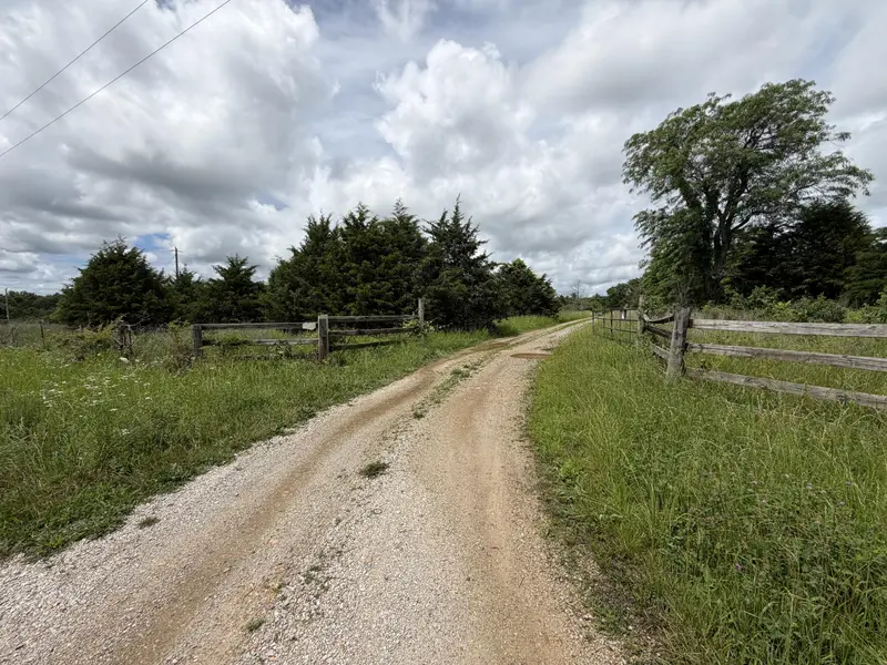 650 Hidden Pond DR, Fordland, MO 65652