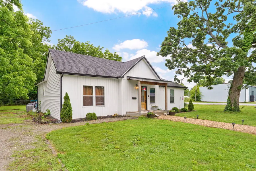 430 S Oak AVE, Aurora, MO 65605
