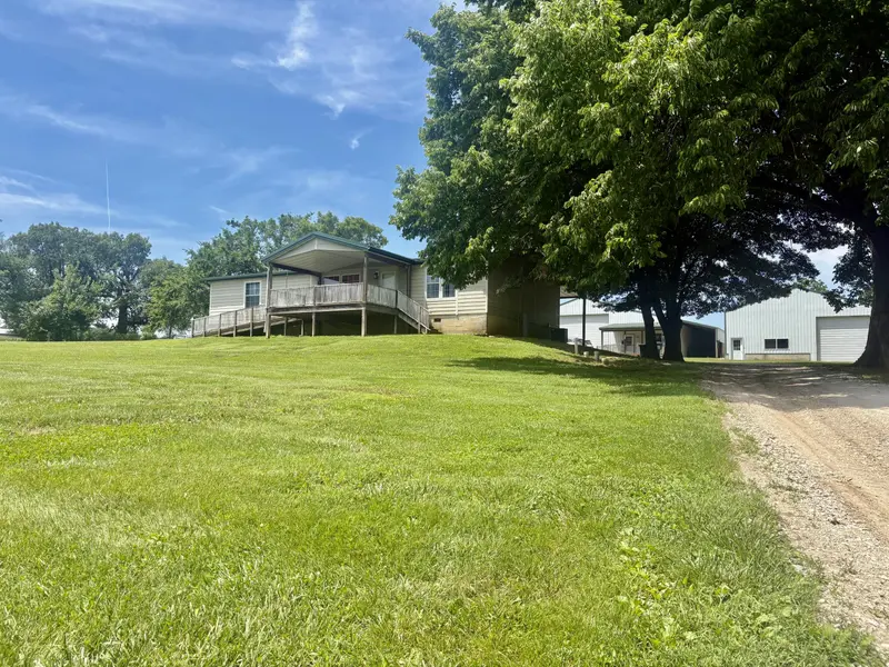 11 S Dade 203, Everton, MO 65646