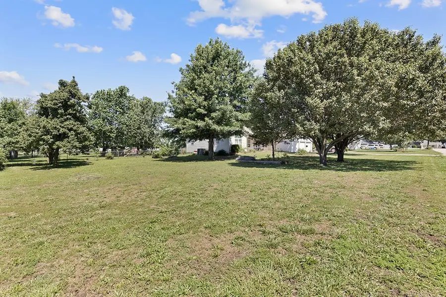 2200 S Crestview DR, Joplin, MO 64804