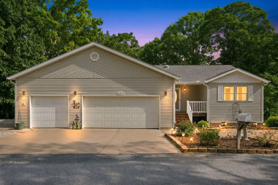 203 Queensberry DR, Branson West, MO 65737