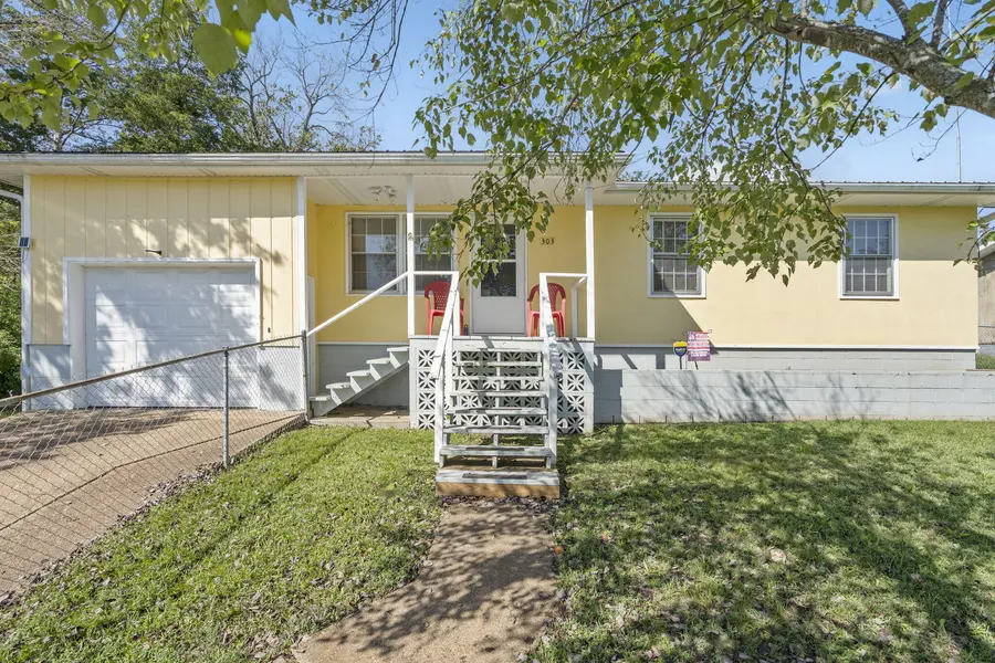 303 Walnut ST, Hollister, MO 65672