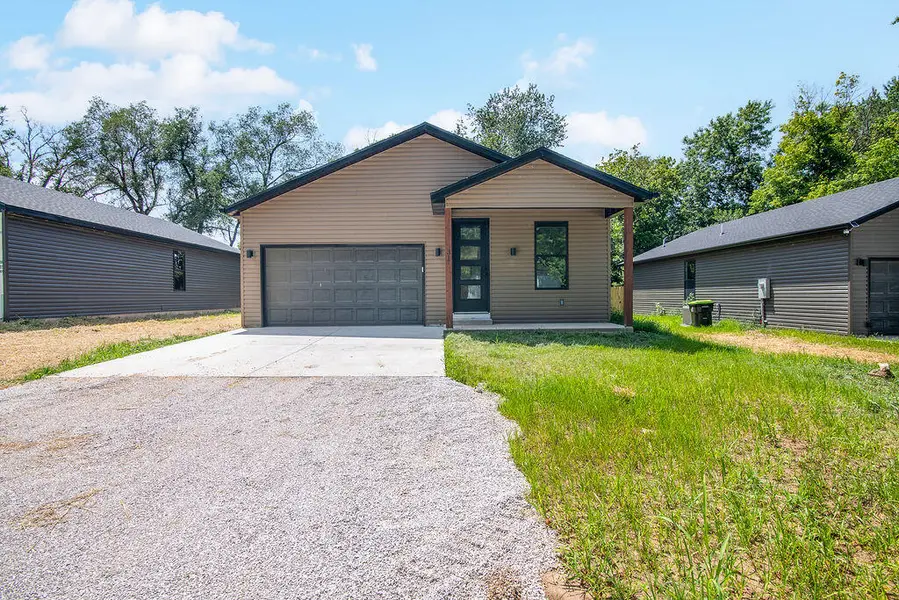 317 S Oak AVE, Sparta, MO 65753
