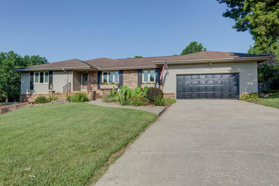1433 S Charing RD, Springfield, MO 65809