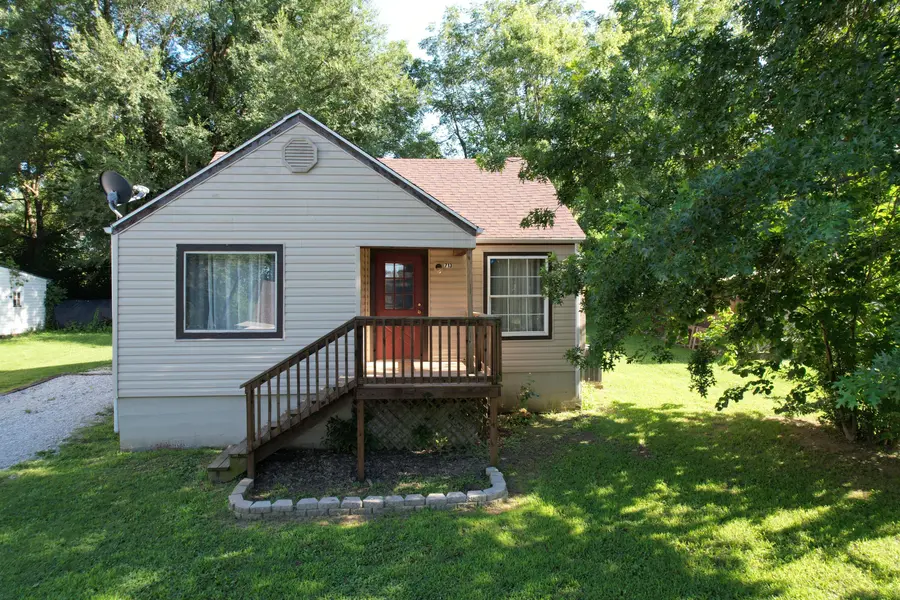 713 E Benton AVE, Ava, MO 65608