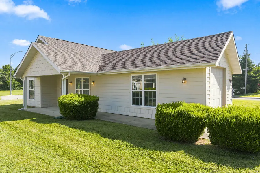 726 E Sunset ST, Springfield, MO 65807