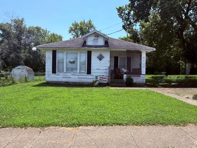 426 E Front ST, Mountain Grove, MO 65711