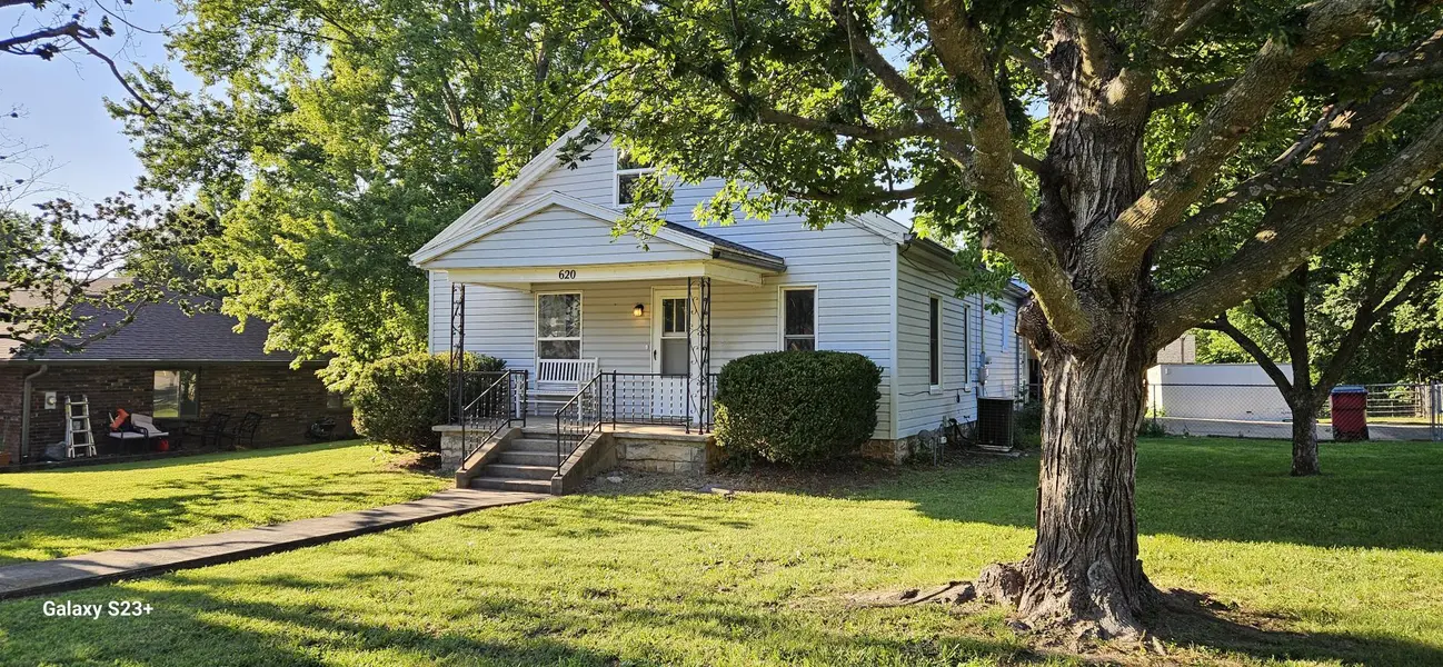 620 E Prairie LN, Ash Grove, MO 65604