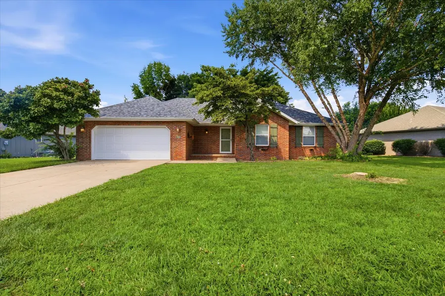 904 E Waterford BLVD, Ozark, MO 65721