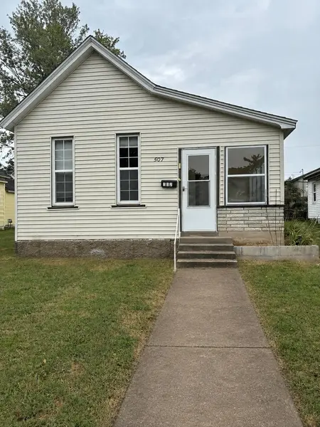 507 3rd ST, Monett, MO 65708