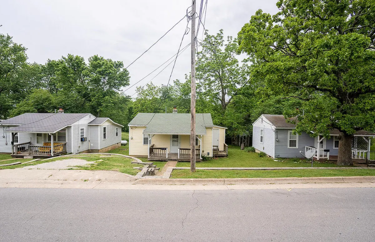 1331 N Howell AVE, West Plains, MO 65775