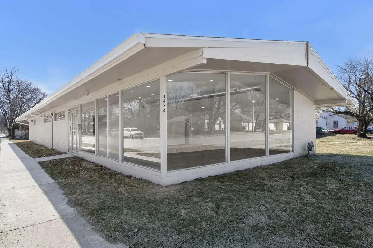 1464 E Commercial ST, Springfield, MO 65803