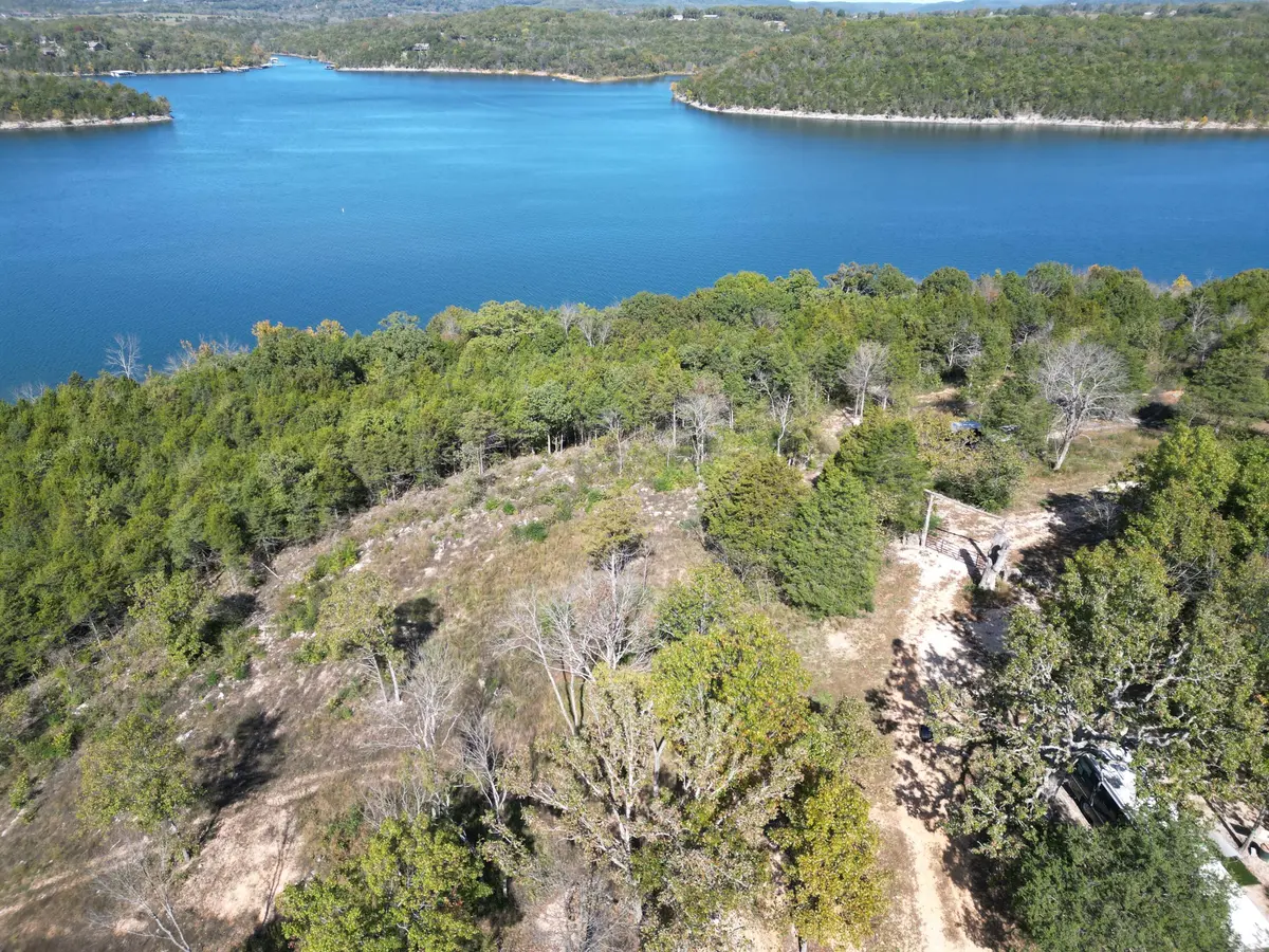 000 Sunset Beach LN, Eagle Rock, MO 65641