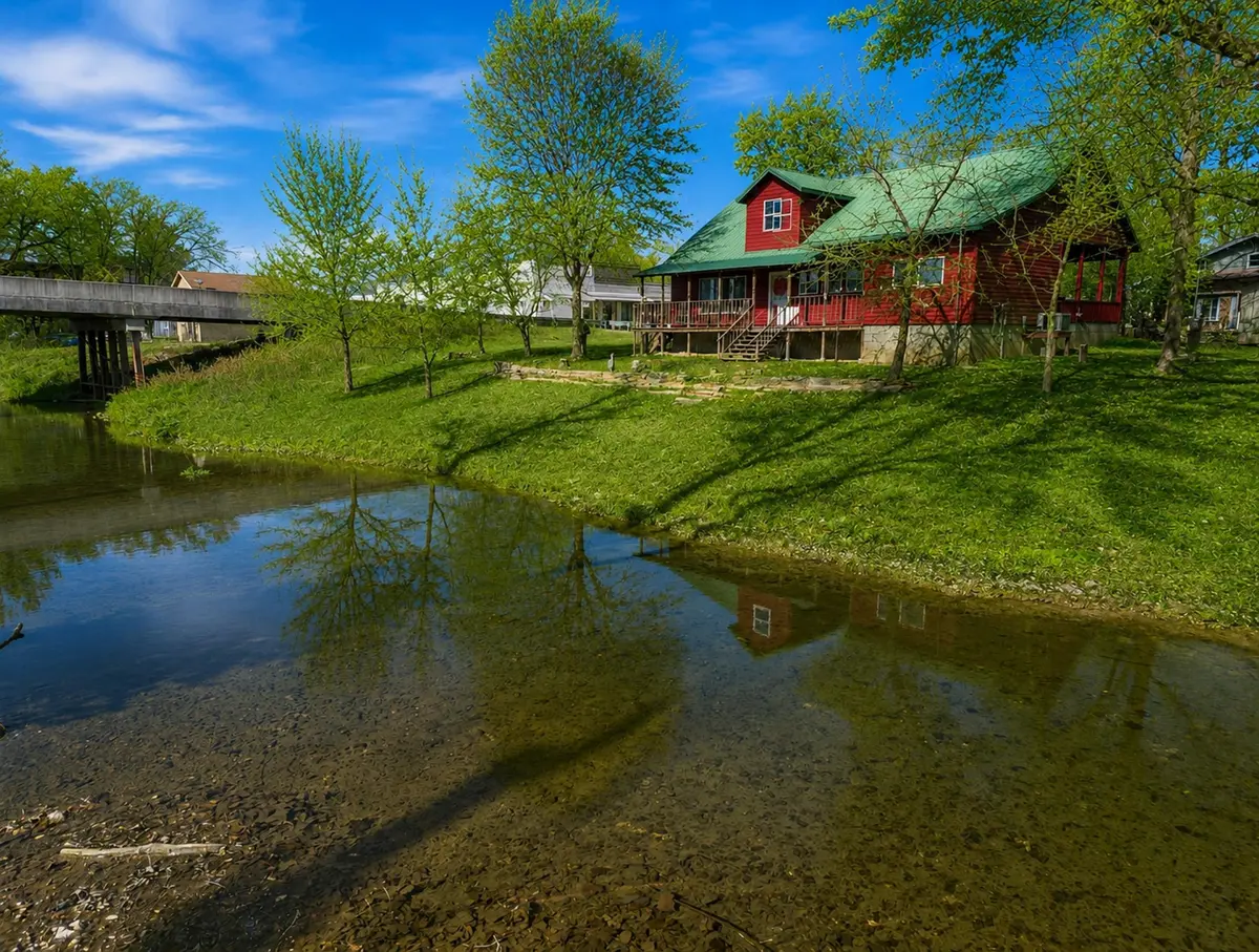 305 Thomas ST, Birch Tree, MO 65438