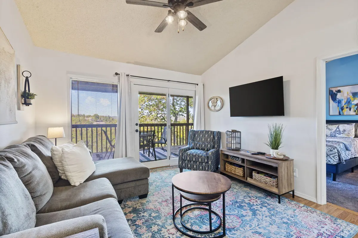 527 Notch LN #10, Branson West, MO 65737