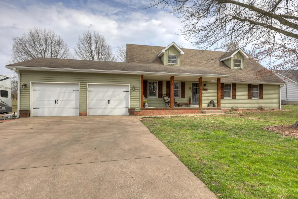 2032 Alison ST, Carthage, MO 64836
