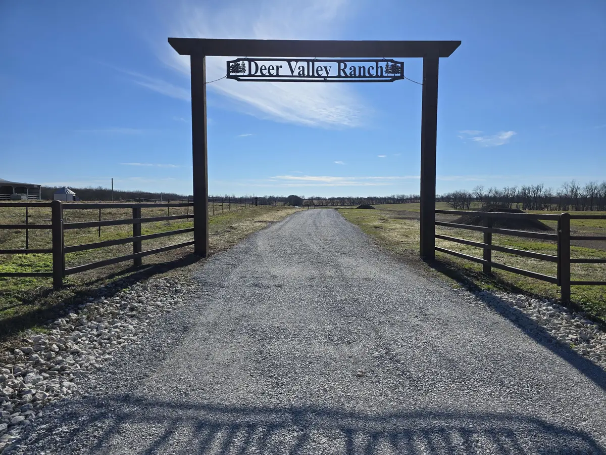4285 N Deer Ranch LN, Ash Grove, MO 65604