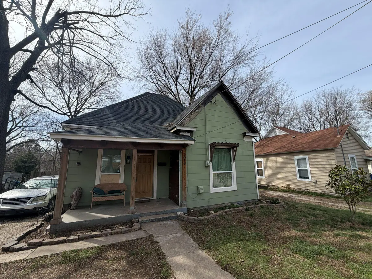 2019 N Howard AVE, Springfield, MO 65803