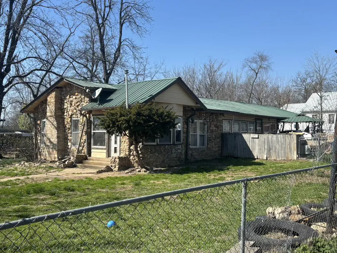 8643 Sapper ST, Winona, MO 65588