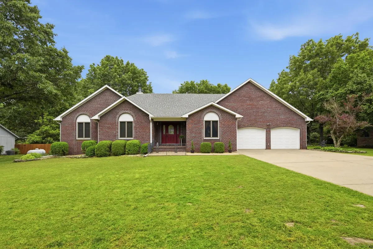 905 Macy DR, Neosho, MO 64850