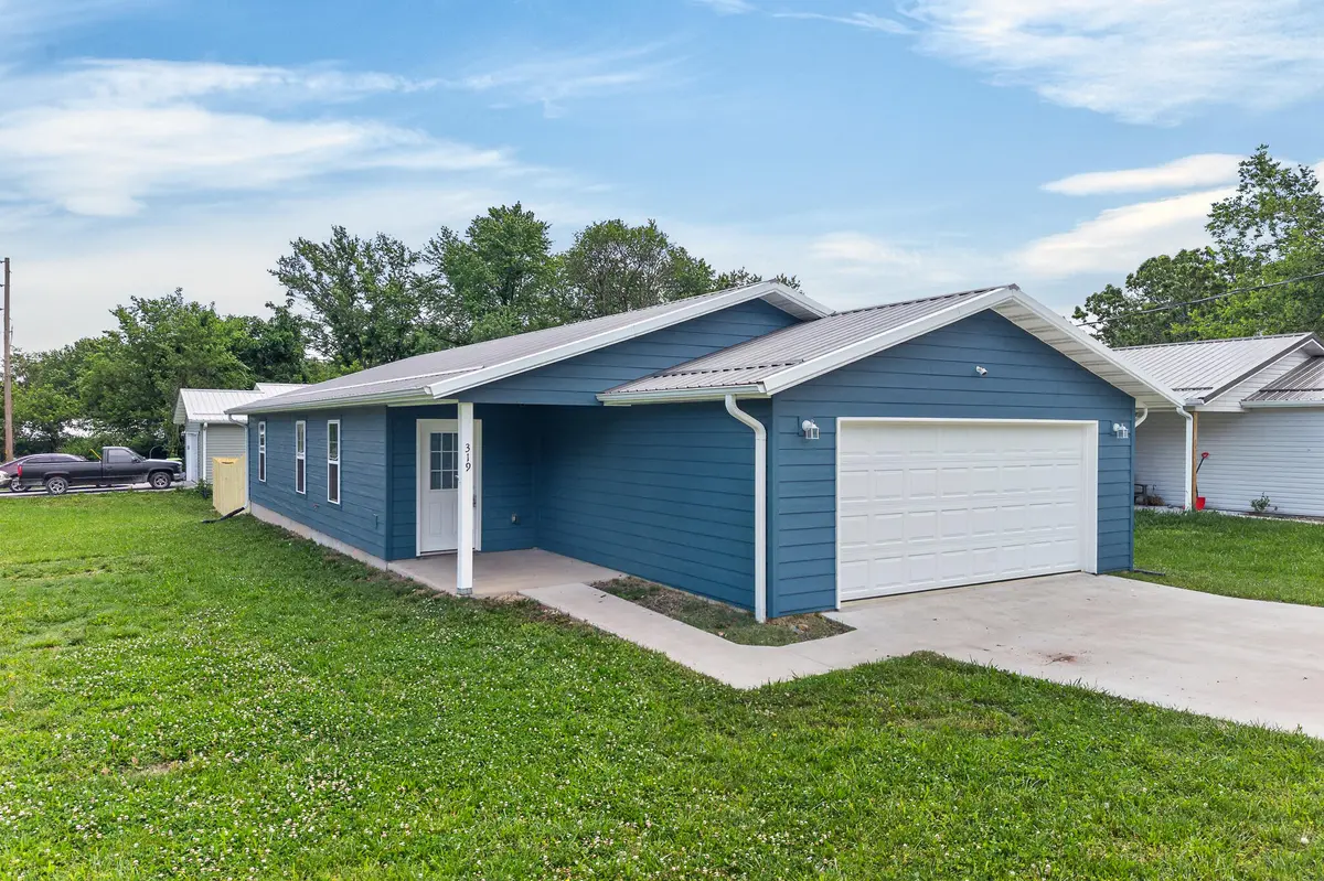 319 W Bedford ST, Marshfield, MO 65706