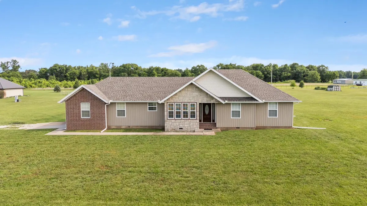 8861 Farm Road 2212, Washburn, MO 65772