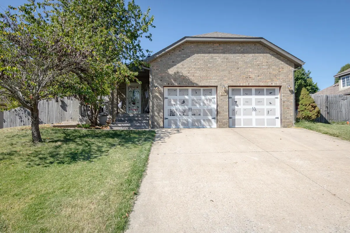 577 S Canterbury LN, Nixa, MO 65714