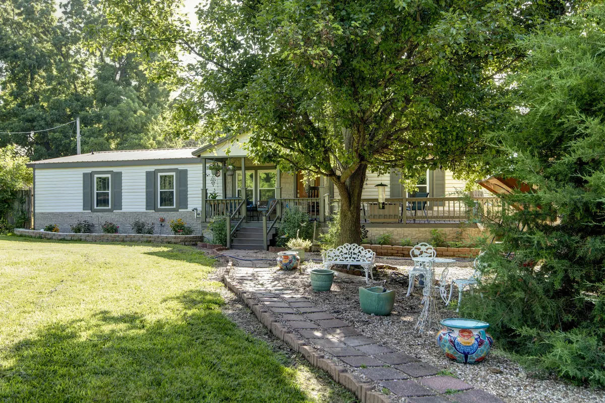 824 N Walnut ST, Pierce City, MO 65723