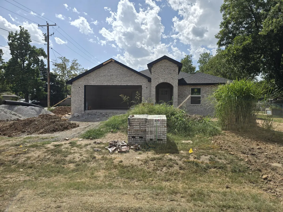 587 S Chicago AVE, Marionville, MO 65705