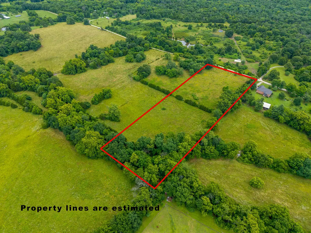 19 State Highway 32, Stockton, MO 65785