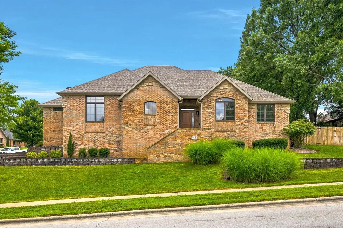 1628 E Wood Oaks ST, Springfield, MO 65804