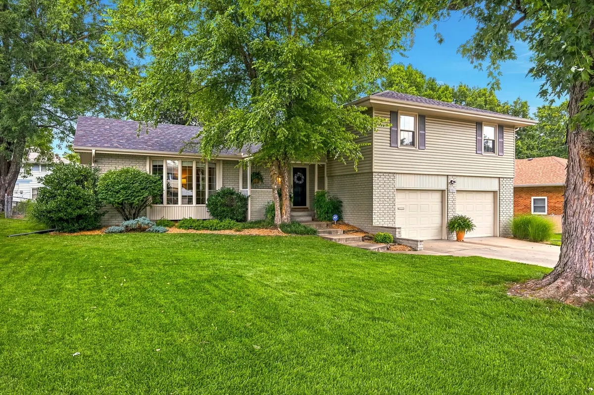 2311 E Raynell ST, Springfield, MO 65804