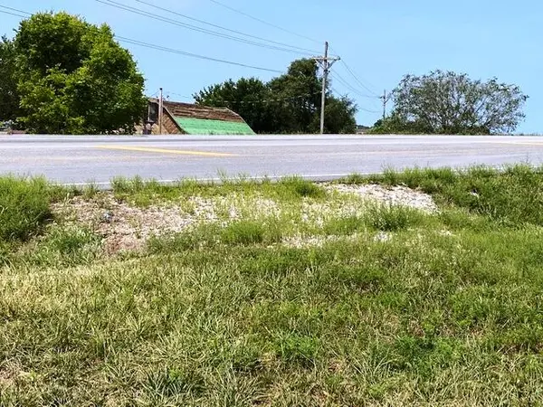 000 Highway 39, Aurora, MO 65605