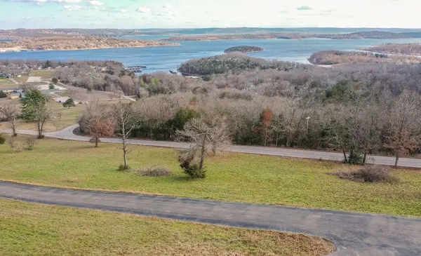 9a Carriage Oaks Drive DR, Reeds Spring, MO 65737
