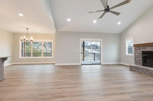 411 Silverwood CIR, Branson West, MO 65737