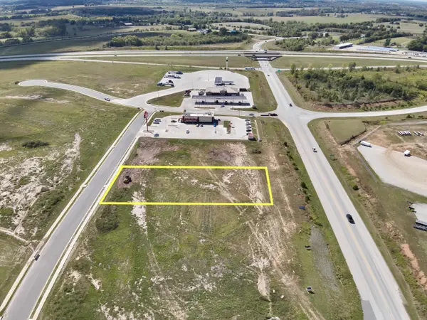 004 S Durango DR, Bolivar, MO 65613