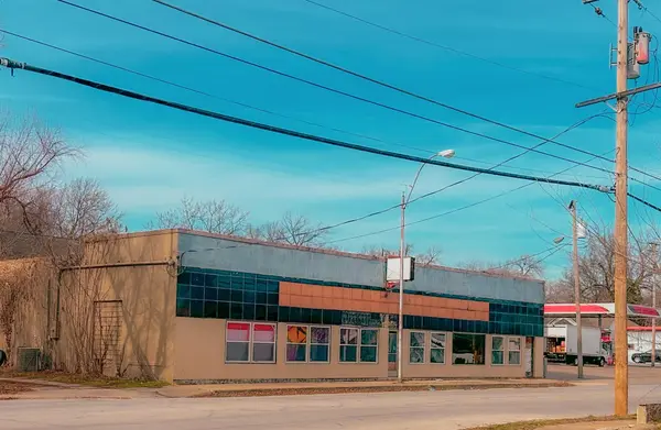 308 N College ST, Neosho, MO 64850