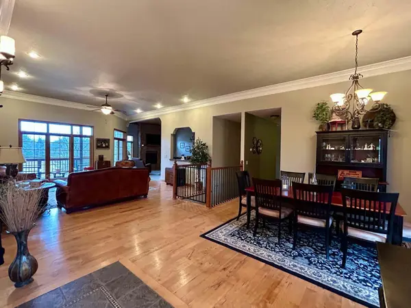 503 Curry AVE, Ava, MO 65608