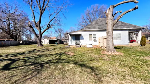 802 First AVE, Monett, MO 65708