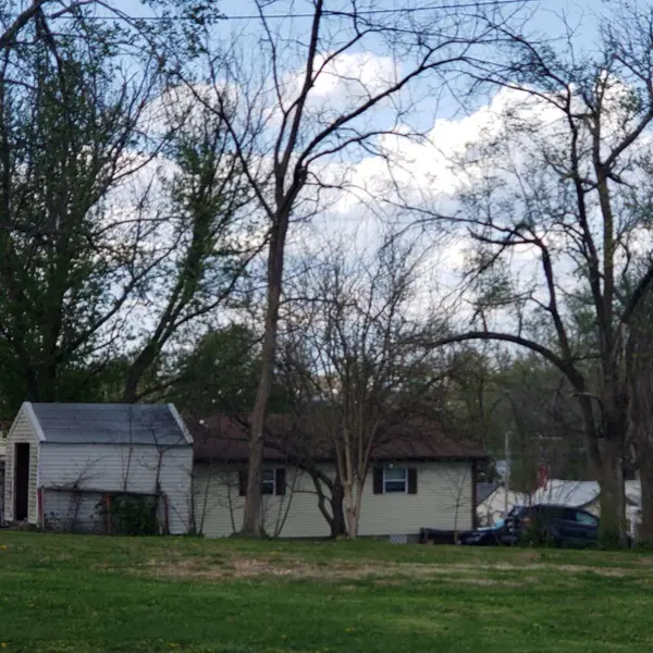 312 W 11th ST, Mountain Grove, MO 65711