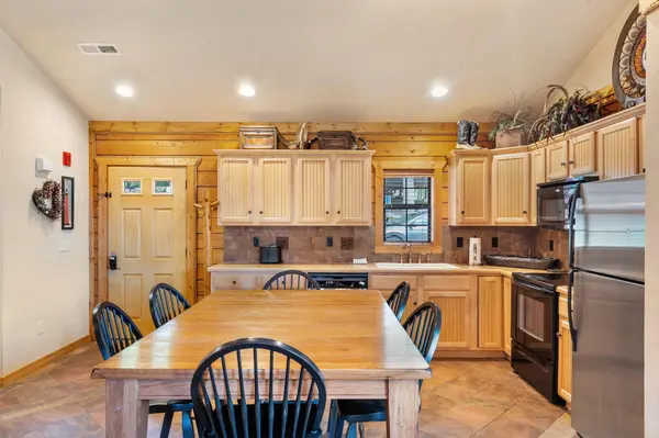 133 Rock Candy LN, Branson, MO 65616