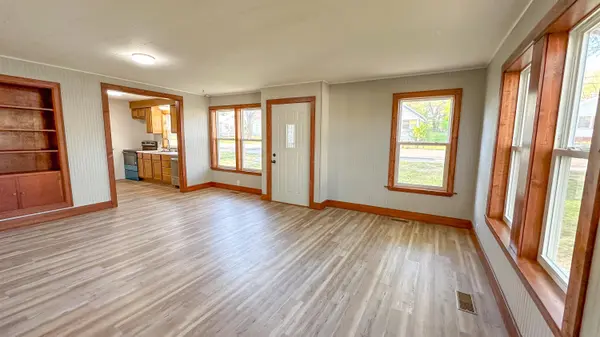 612 E Benton AVE, Ava, MO 65608