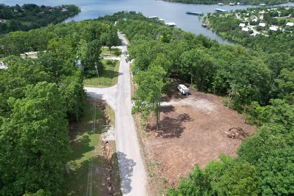650 Lakeview DR, Ridgedale, MO 65739