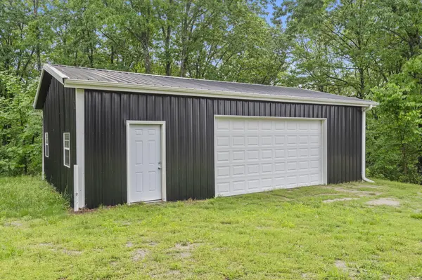 149 Rosemary LN, Lampe, MO 65681