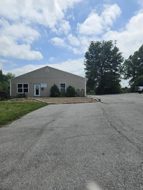 5194 W Sunshine, Springfield, MO 65802